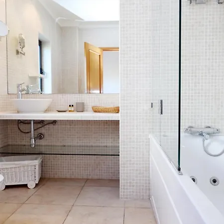 B80 - Gideon Albasol 2 Bed In *