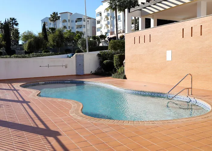 B80 - Gideon Albasol 2 Bed In Apartament Lagos