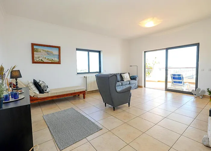 B80 - Gideon Albasol 2 Bed In *