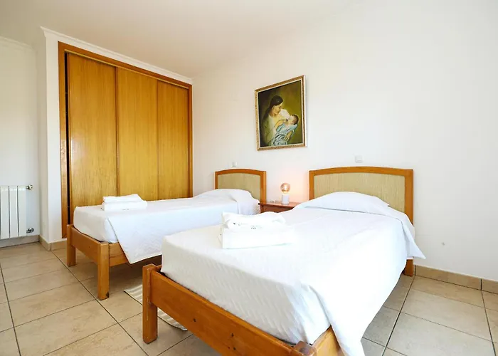 B80 - Gideon Albasol 2 Bed In Lagos