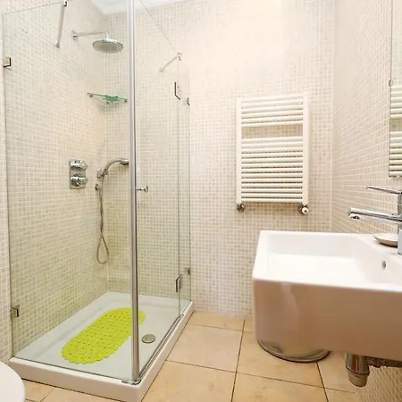 B80 - Gideon Albasol 2 Bed In Appartement Lagos