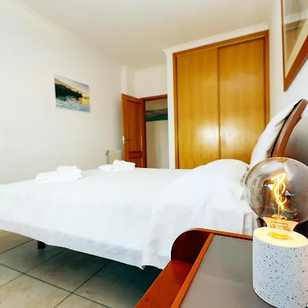 B80 - Gideon Albasol 2 Bed In * لاغوس