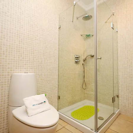 B80 - Gideon Albasol 2 Bed In شقة *