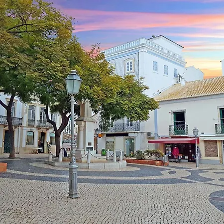 B80 - Gideon Albasol 2 Bed In لاغوس