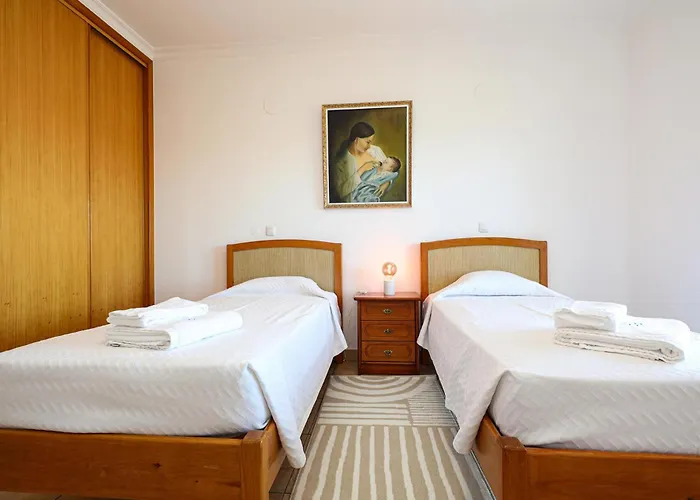 B80 - Gideon Albasol 2 Bed In