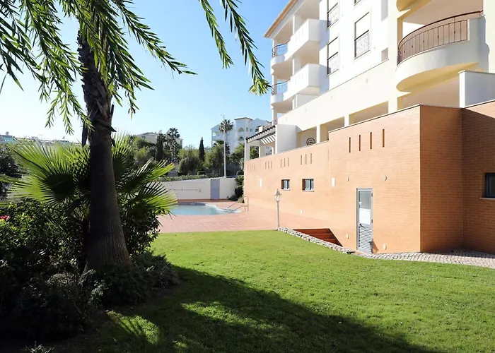 B80 - Gideon Albasol 2 Bed In