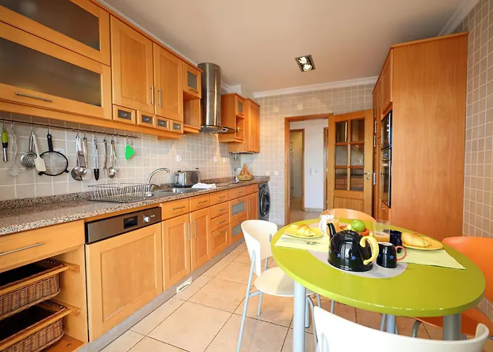 B80 - Gideon Albasol 2 Bed In Apartman Lagos