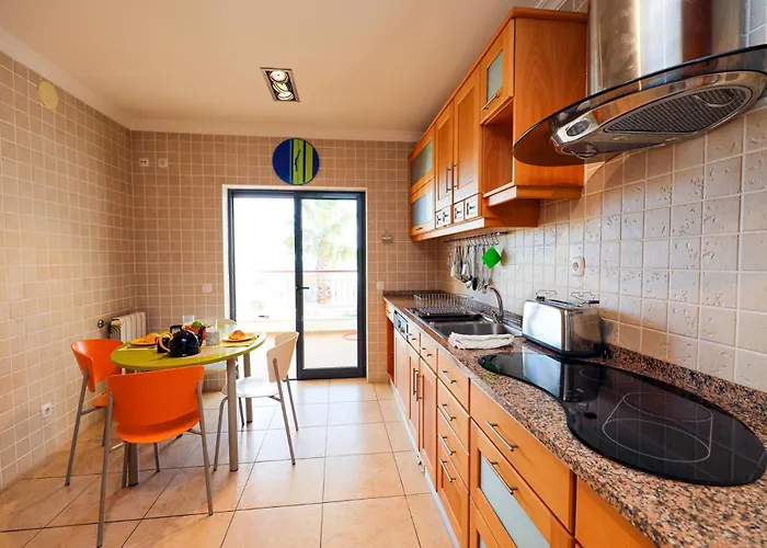 B80 - Gideon Albasol 2 Bed In Apartman Lagos