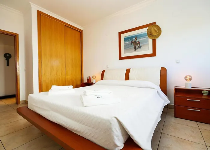 B80 - Gideon Albasol 2 Bed In *